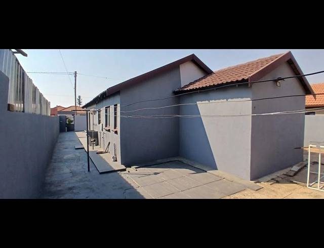 4 BEDROOM PROPERTY TO RENT IN PROTEA GLEN EXT